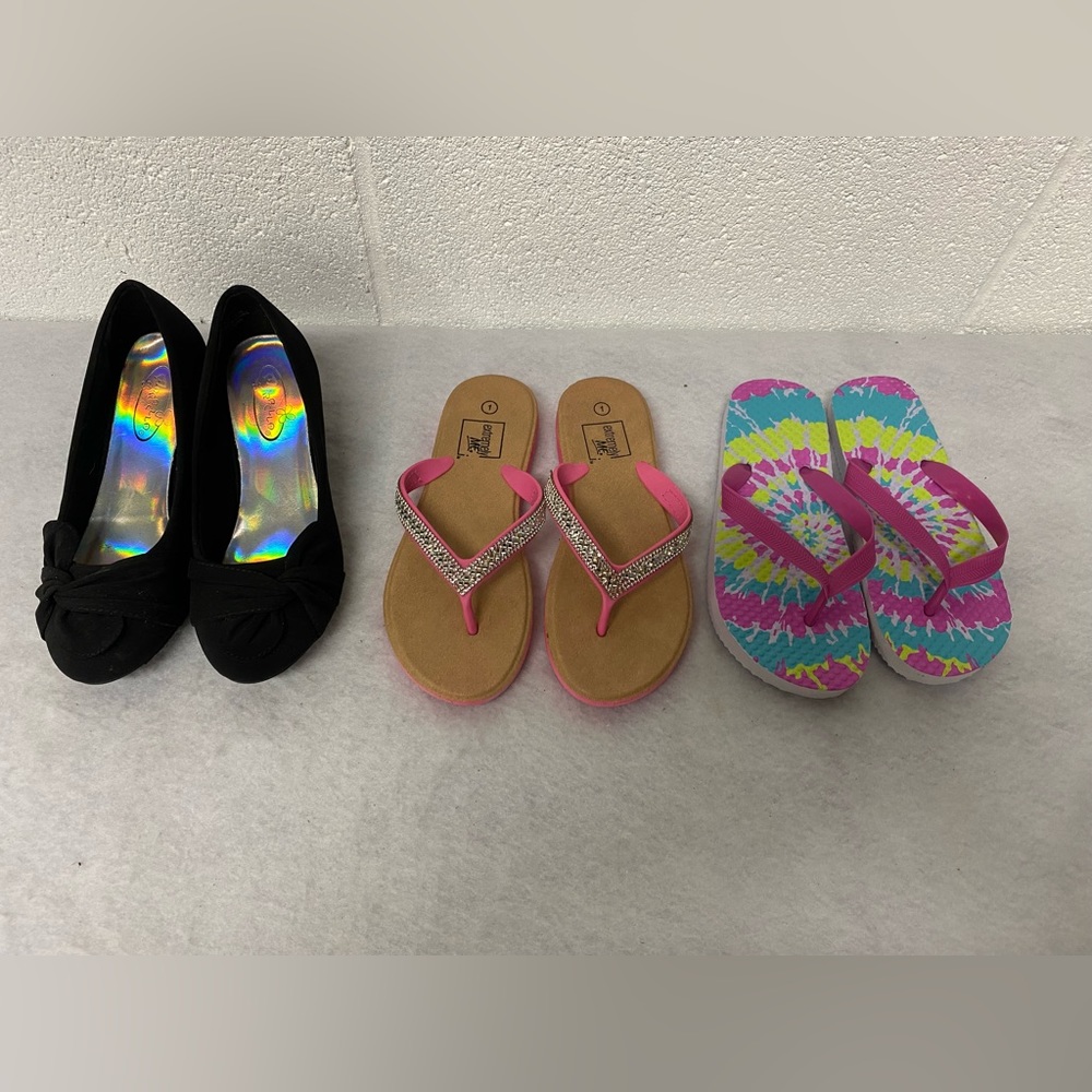 Girls SZ 1 Heels and NEW Flip Flops